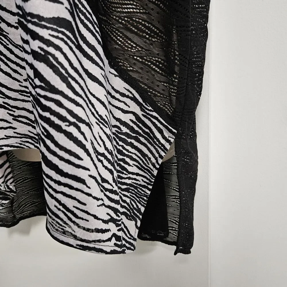 Chicos Travelers Sz 2 (L) Black White Swim Cover Up Flowy Beach Boat Animal Mesh - Picture 2 of 6